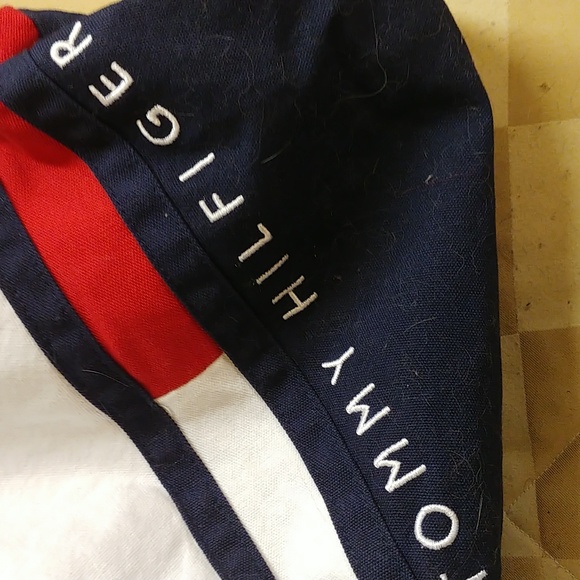 Tommy Hilfiger small duffle/ travel bag - Picture 4 of 4
